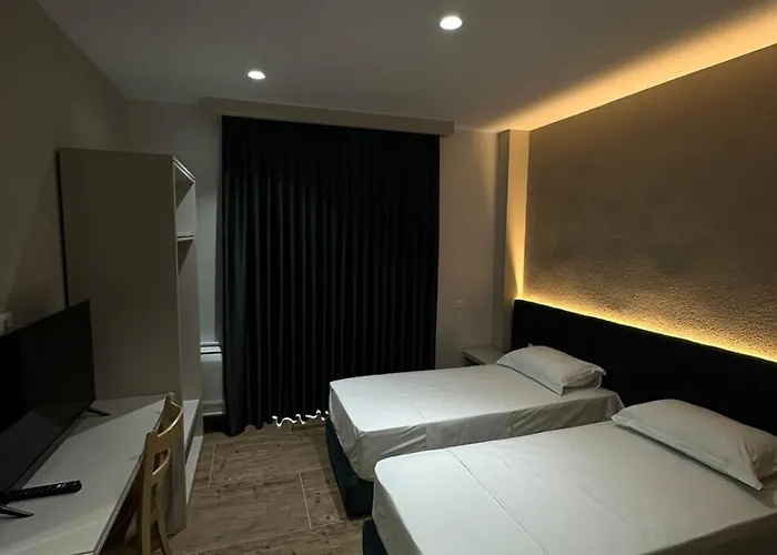 Xhelili Hotel 3*