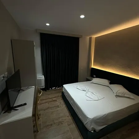 Xhelili Hotel 3*