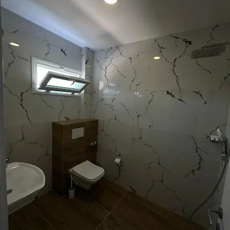 Hotell Xhelili Cerrik